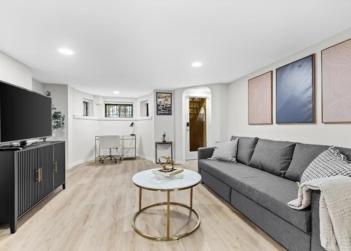 Spacious Nw Apt Steps To 14Th Street Corridor