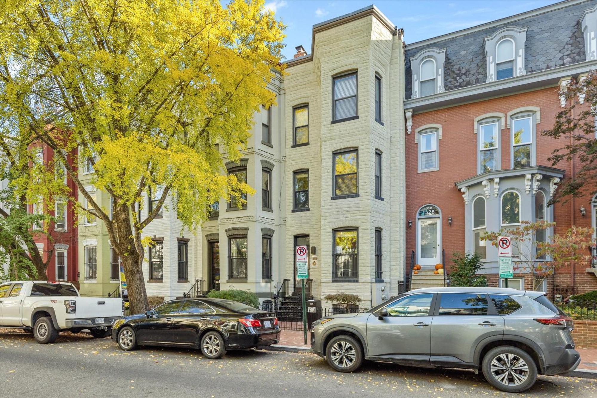 Spacious Nw Steps To 14th Street Corridor