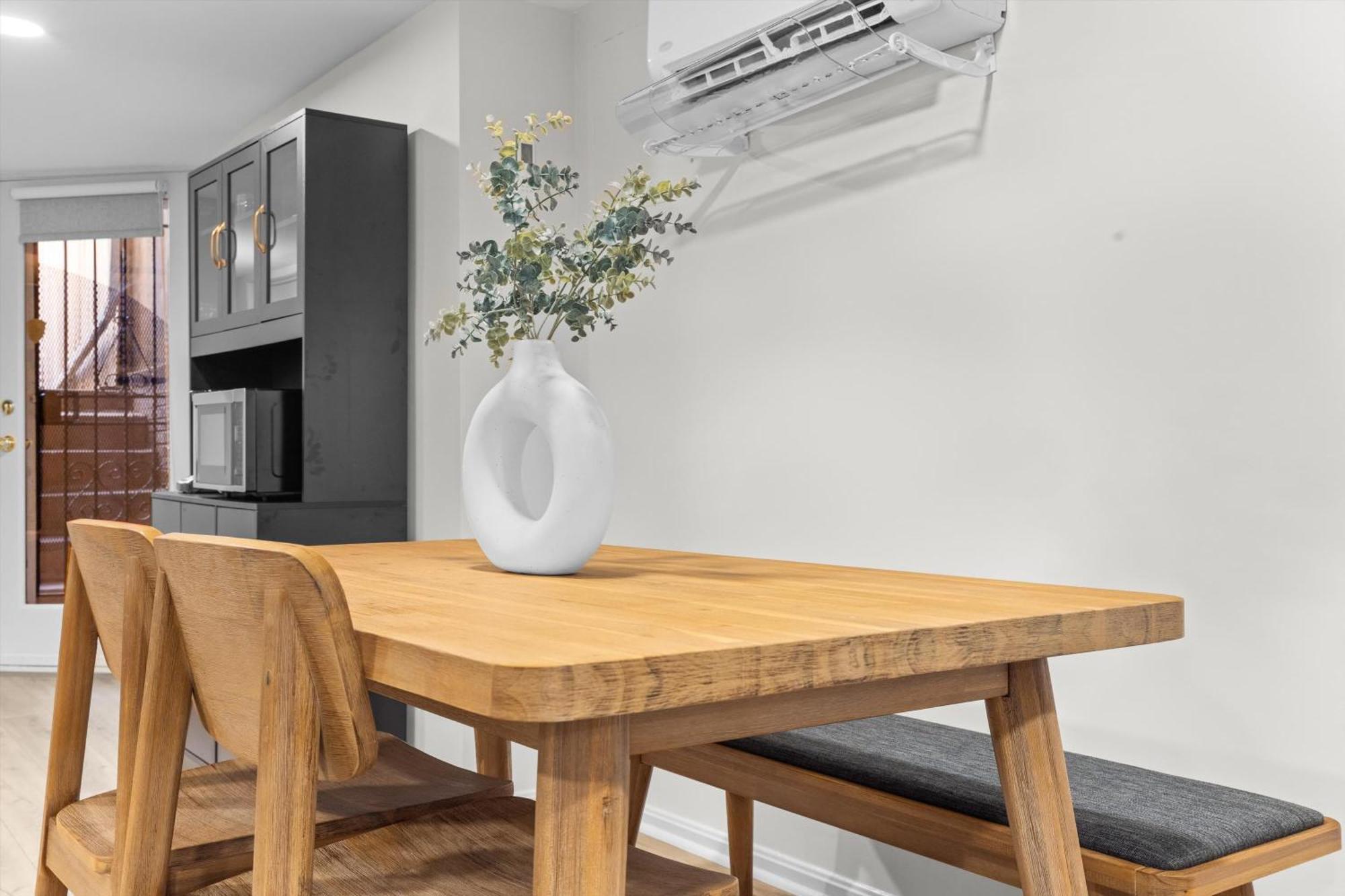Spacious Nw Steps To 14th Street Corridor Apartment
